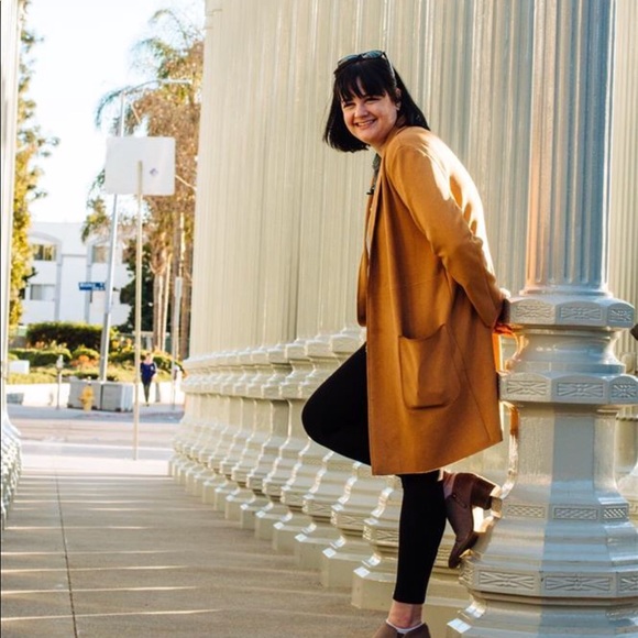 Meet your Posher, Christy - Picture 2 of 3